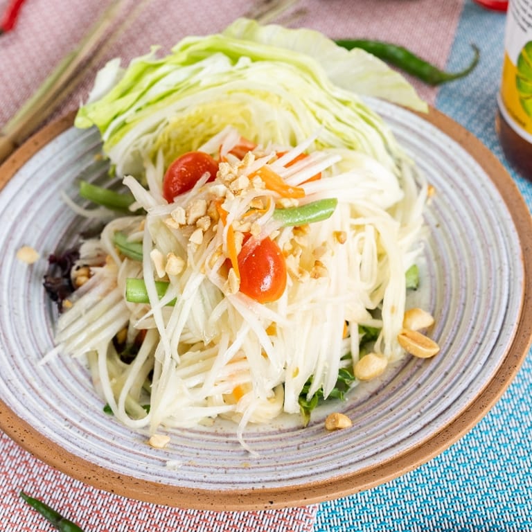 Zesty Papaya Salad: A Thai Delight